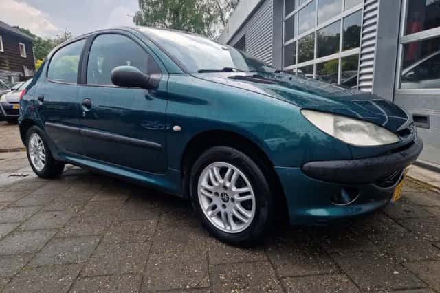 Peugeot 206 (2000) thumbnail 4