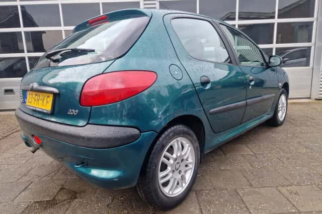 Peugeot 206 (2000) thumbnail 5