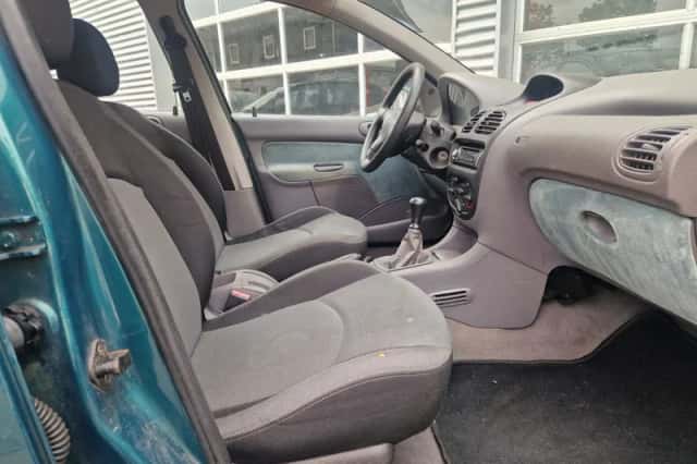 Peugeot 206 (2000) thumbnail 6