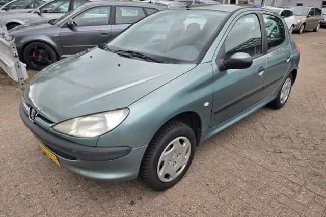 Peugeot 206 (1999) thumbnail 2
