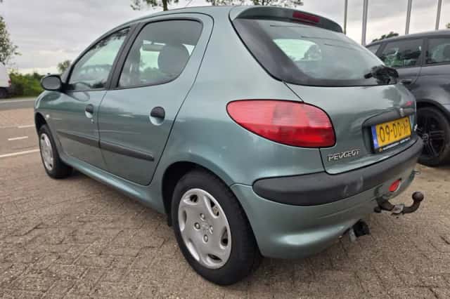 Peugeot 206 (1999) thumbnail 3