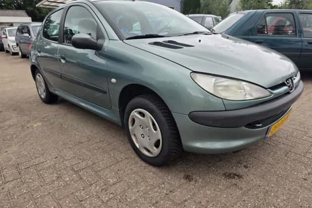 Peugeot 206 (1999) thumbnail 4