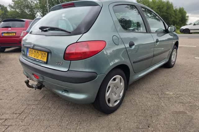 Peugeot 206 (1999) thumbnail 5