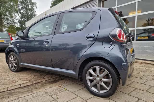 Toyota Aygo (2011) thumbnail 2