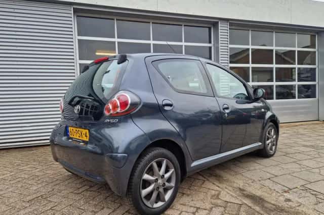Toyota Aygo (2011) thumbnail 4