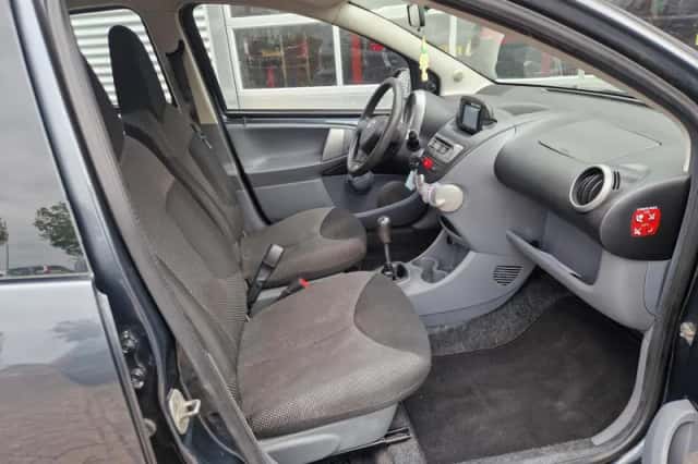 Toyota Aygo (2011) thumbnail 5