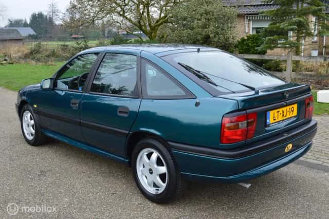 Opel Vectra (1995) thumbnail 4