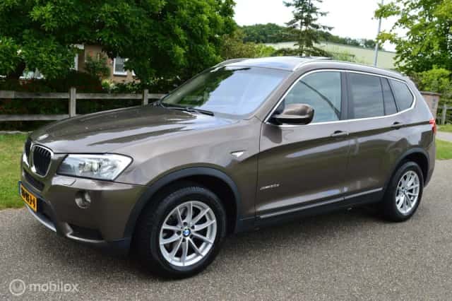 BMW X3 (2011) thumbnail 2