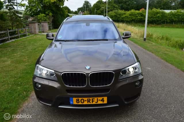 BMW X3 (2011) thumbnail 3