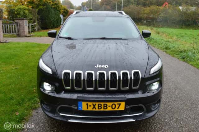 Jeep Cherokee (2014) thumbnail 2