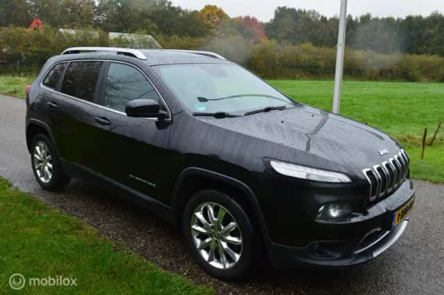 Jeep Cherokee (2014) thumbnail 3