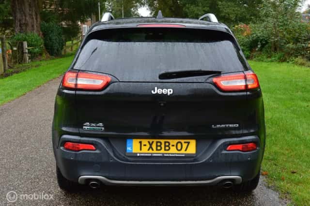 Jeep Cherokee (2014) thumbnail 5