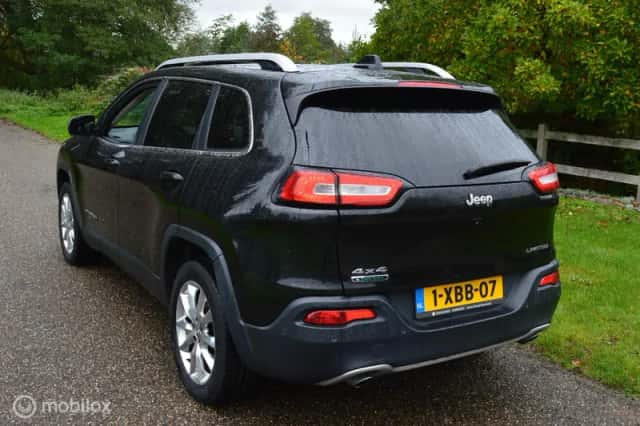Jeep Cherokee (2014) thumbnail 6