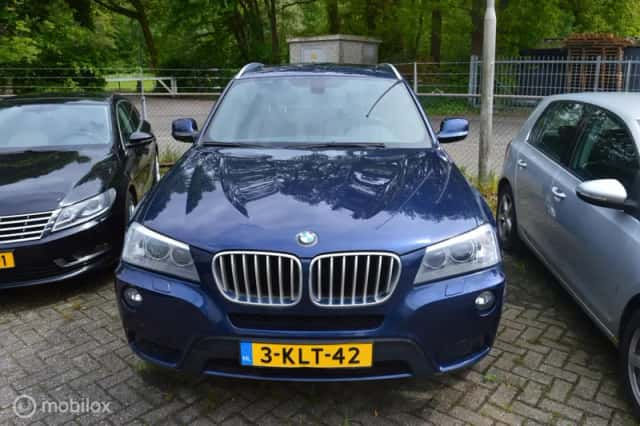 BMW X3 (2013) thumbnail 2