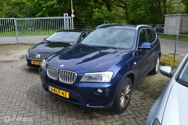 BMW X3 (2013) thumbnail 3
