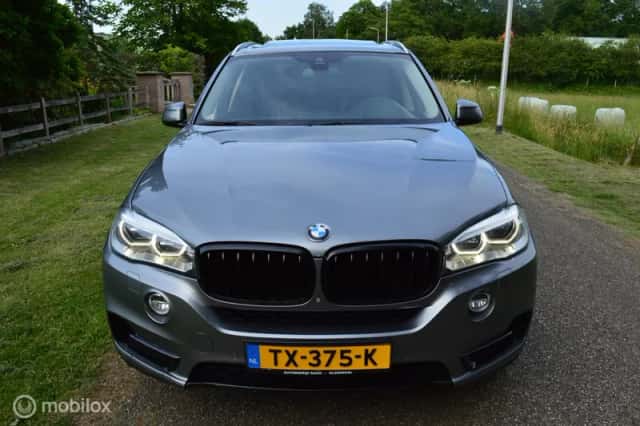 BMW X5 (2015) thumbnail 2