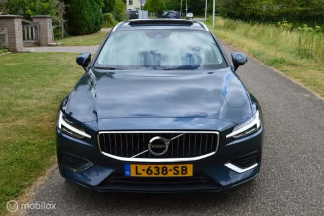 Volvo V60 (2018) thumbnail 3