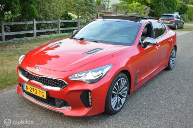 Kia Stinger (2018) thumbnail 1