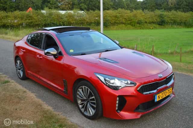 Kia Stinger (2018) thumbnail 3