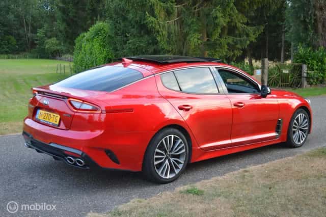 Kia Stinger (2018) thumbnail 4