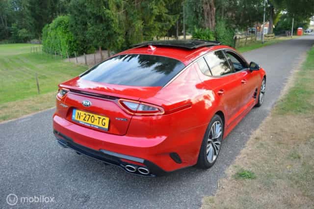 Kia Stinger (2018) thumbnail 5