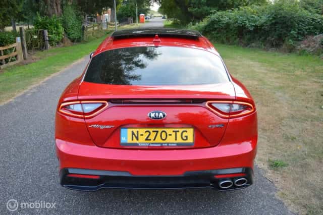 Kia Stinger (2018) thumbnail 6