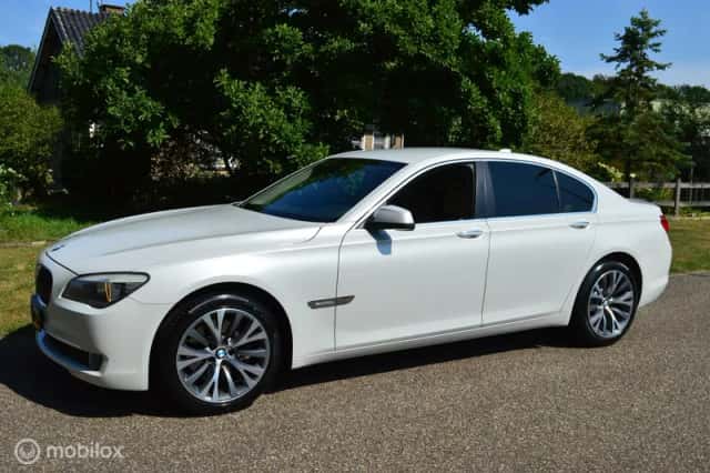 BMW 7-Serie (2010) thumbnail 2