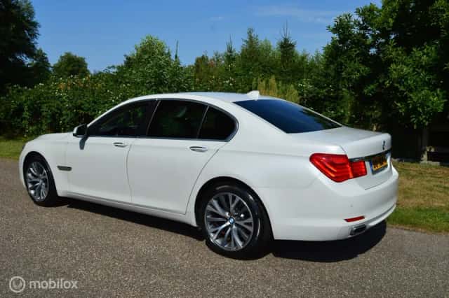 BMW 7-Serie (2010) thumbnail 3