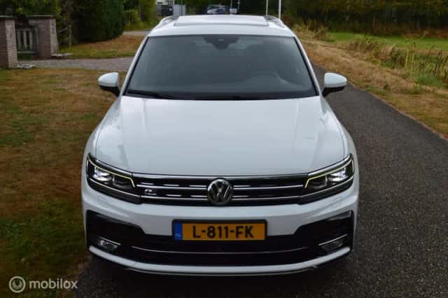 Volkswagen Tiguan (2017) thumbnail 2