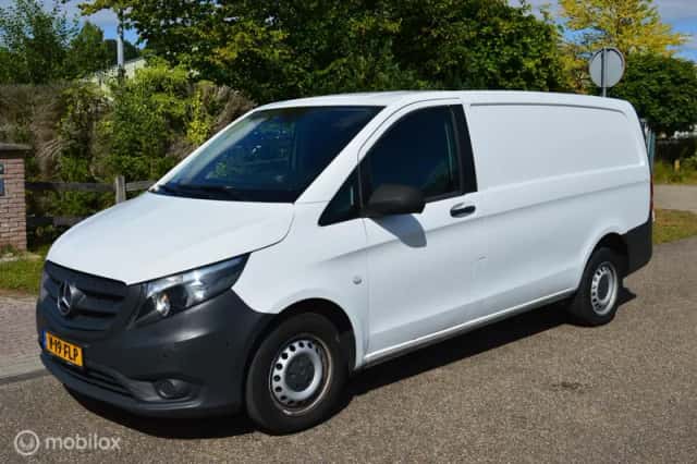 Mercedes-Benz Vito (2021) thumbnail 1
