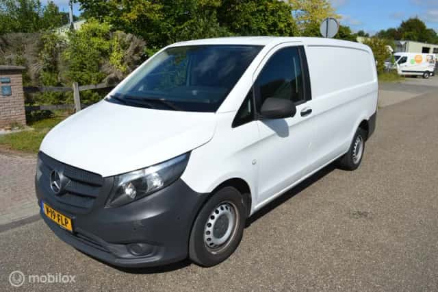 Mercedes-Benz Vito (2021) thumbnail 2