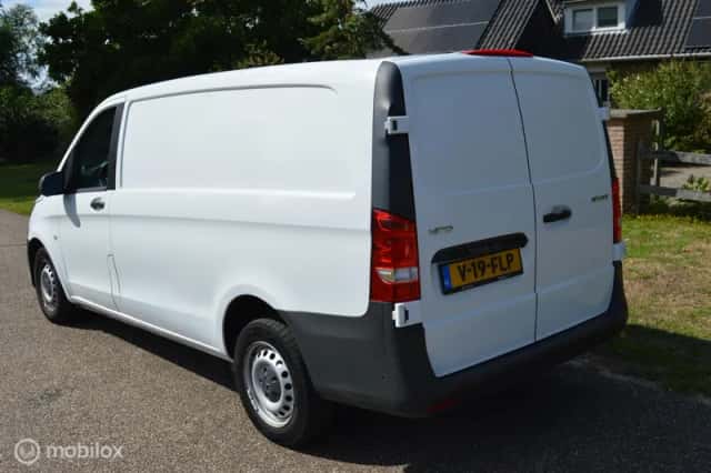 Mercedes-Benz Vito (2021) thumbnail 4