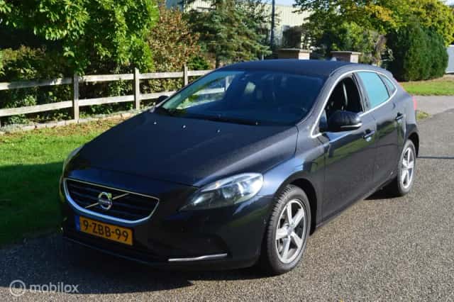 Volvo V40 (2014) thumbnail 1