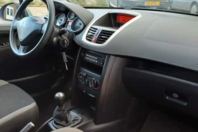 Peugeot 207 (2007) thumbnail 9