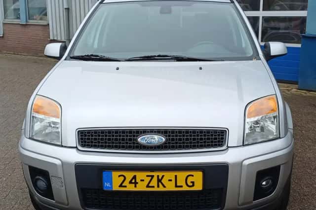 Ford Fusion (2008) thumbnail 4