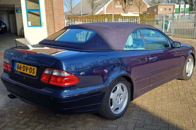 Mercedes-Benz CLK-Klasse (2000) thumbnail 12