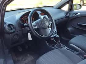 Opel Corsa (2008) thumbnail 5