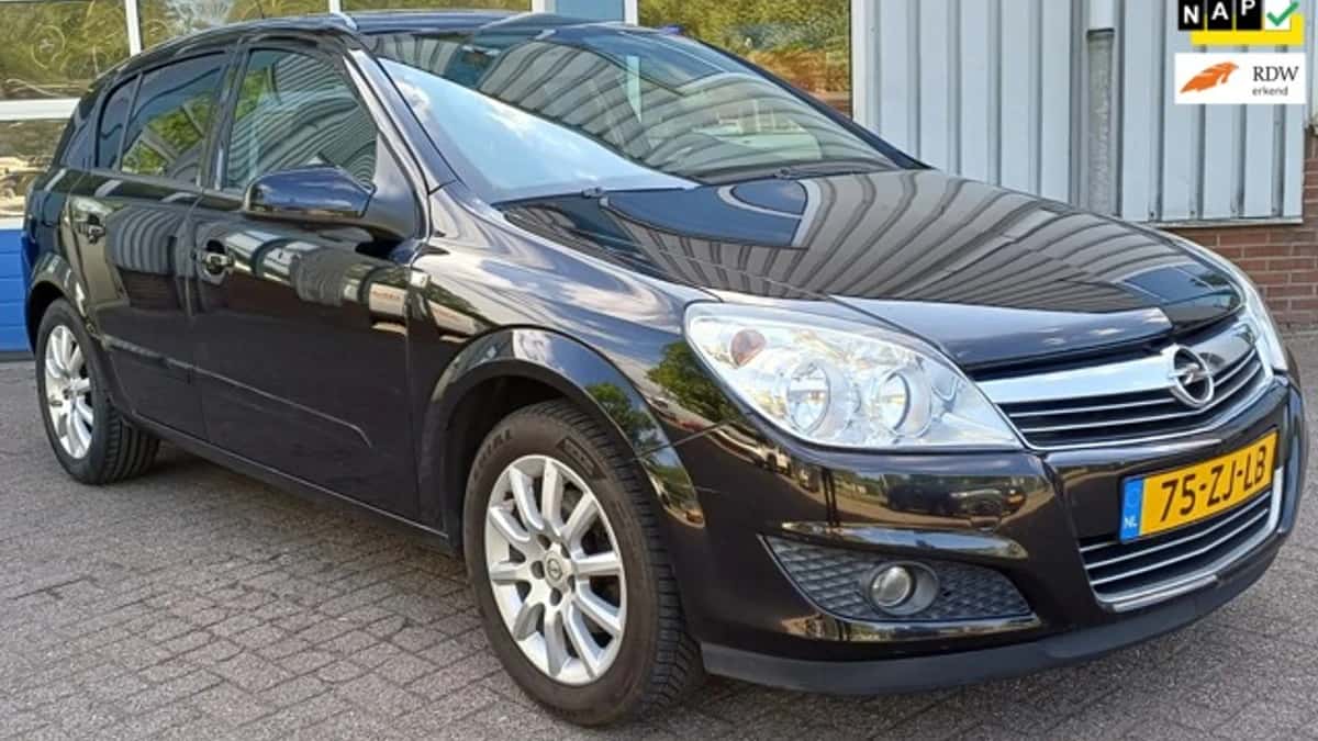 Opel Astra (2008) — foto 1