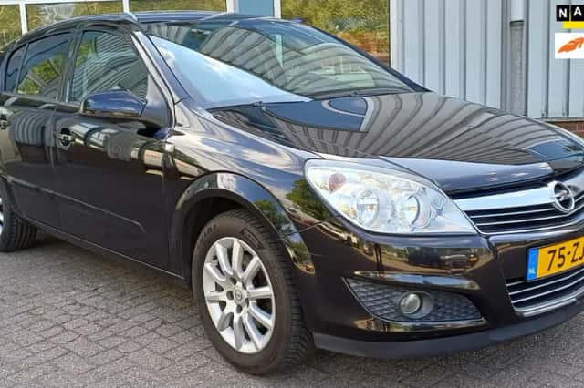 Opel Astra (2008) thumbnail 2