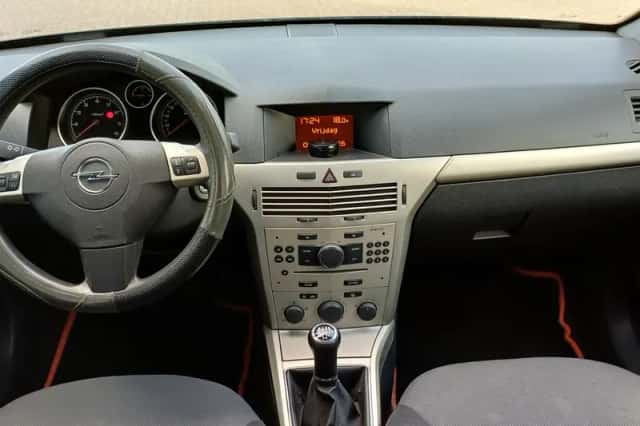 Opel Astra (2008) thumbnail 13
