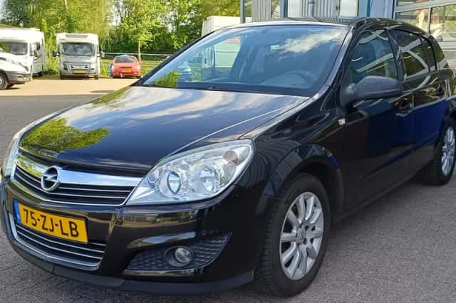 Opel Astra (2008) thumbnail 3