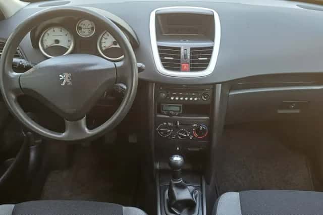 Peugeot 207 (2007) thumbnail 3