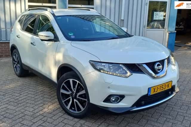 Nissan X-Trail (2016) thumbnail 1
