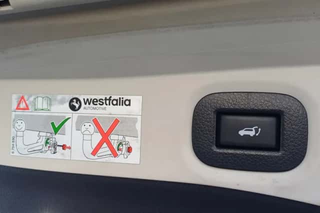 Nissan X-Trail (2016) thumbnail 3
