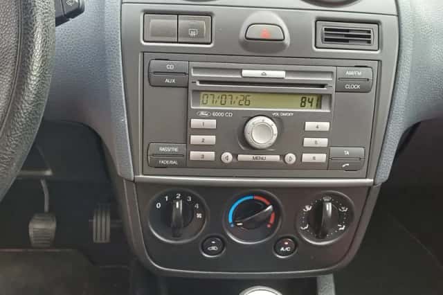 Ford Fiesta (2006) thumbnail 2