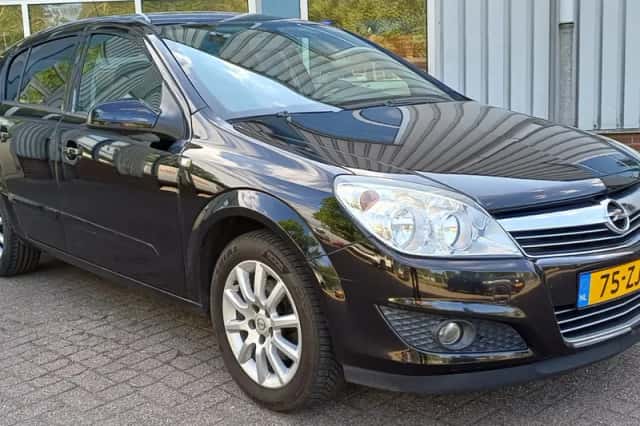 Opel Astra (2008) thumbnail 1