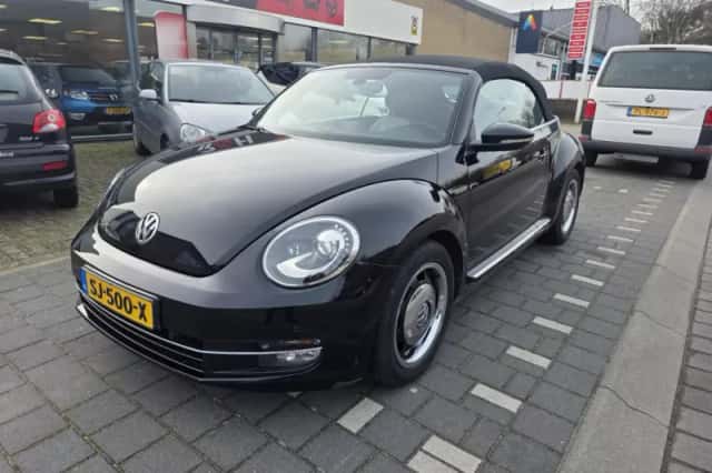 Volkswagen Beetle (2015) thumbnail 1