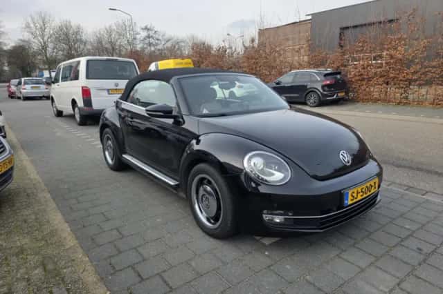 Volkswagen Beetle (2015) thumbnail 3