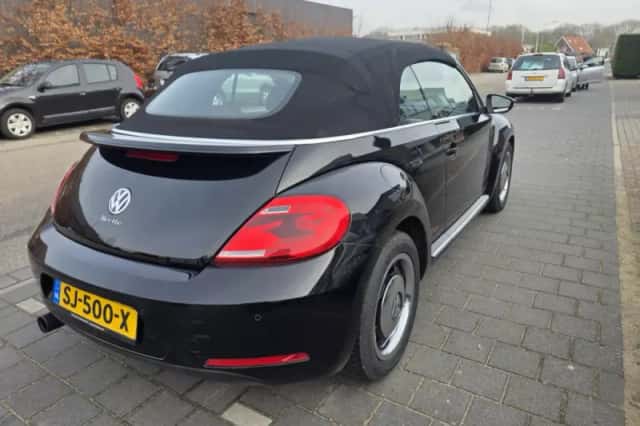 Volkswagen Beetle (2015) thumbnail 5