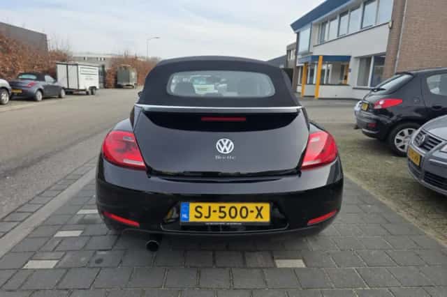 Volkswagen Beetle (2015) thumbnail 6